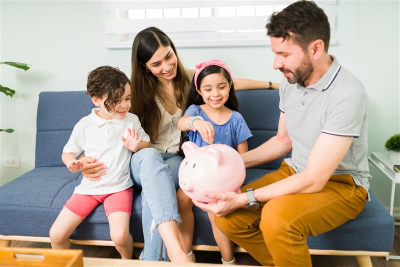 Cómo enseñar a tus hijos sobre el ahorro